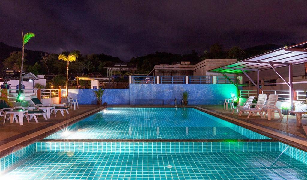 Larn Park Resortel Patong Esterno foto