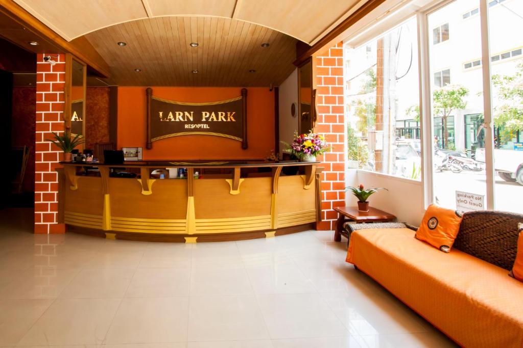 Larn Park Resortel Patong Esterno foto