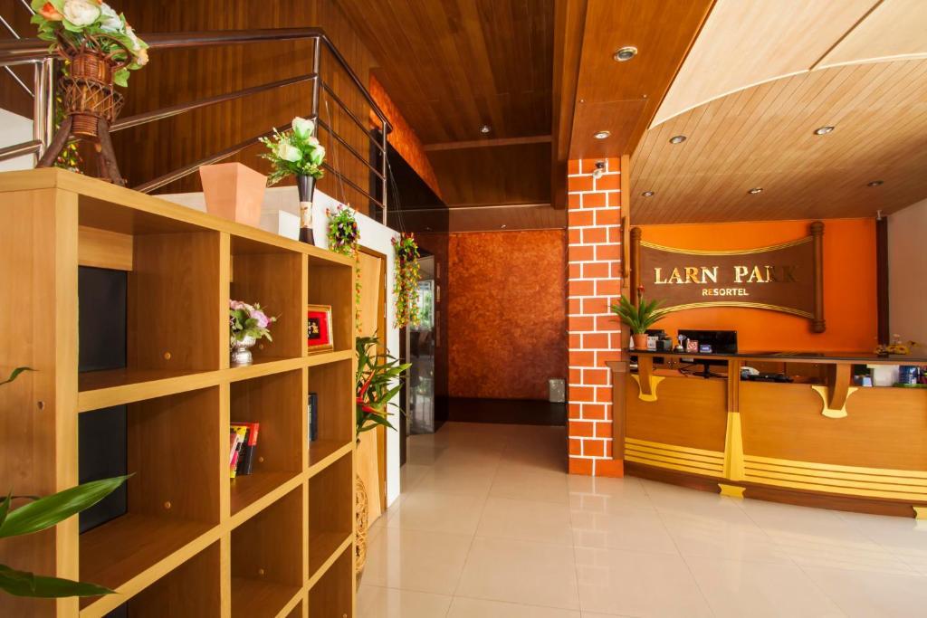 Larn Park Resortel Patong Esterno foto