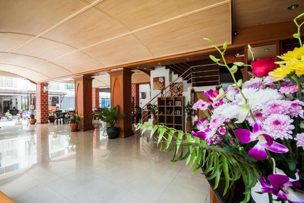 Larn Park Resortel Patong Esterno foto