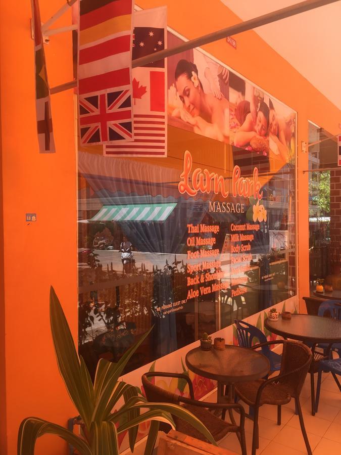 Larn Park Resortel Patong Esterno foto