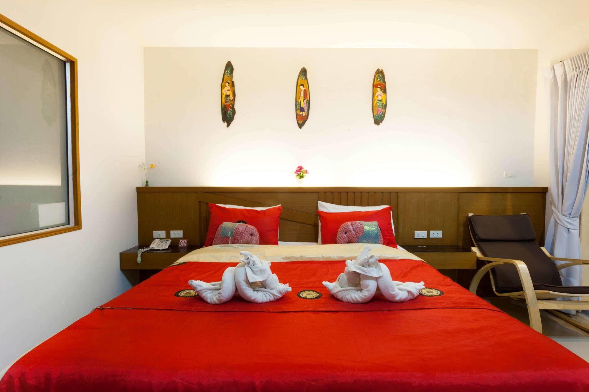 Larn Park Resortel Patong Esterno foto