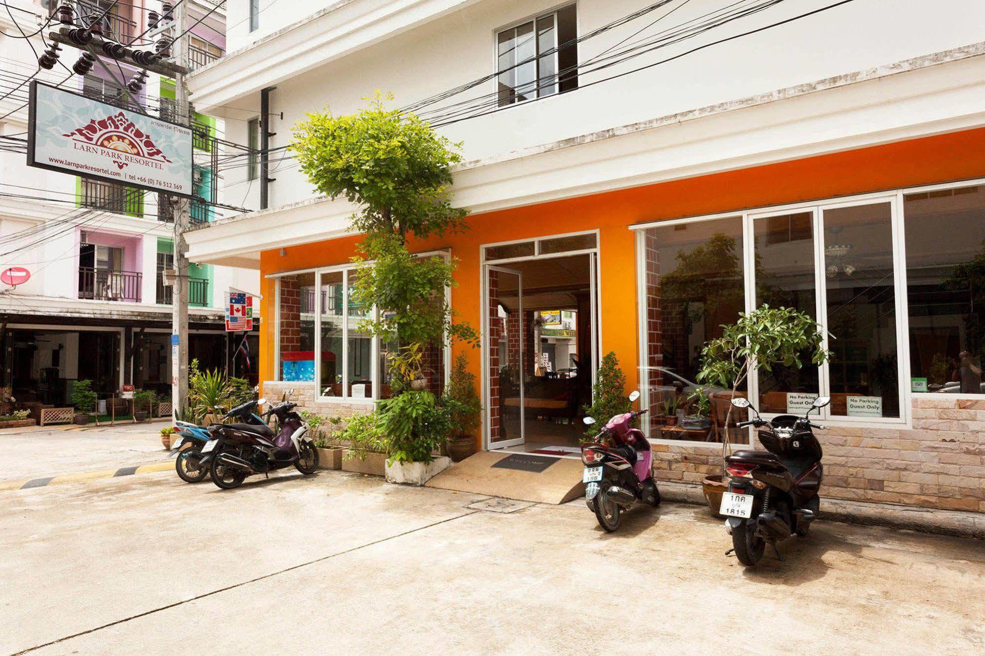 Larn Park Resortel Patong Esterno foto