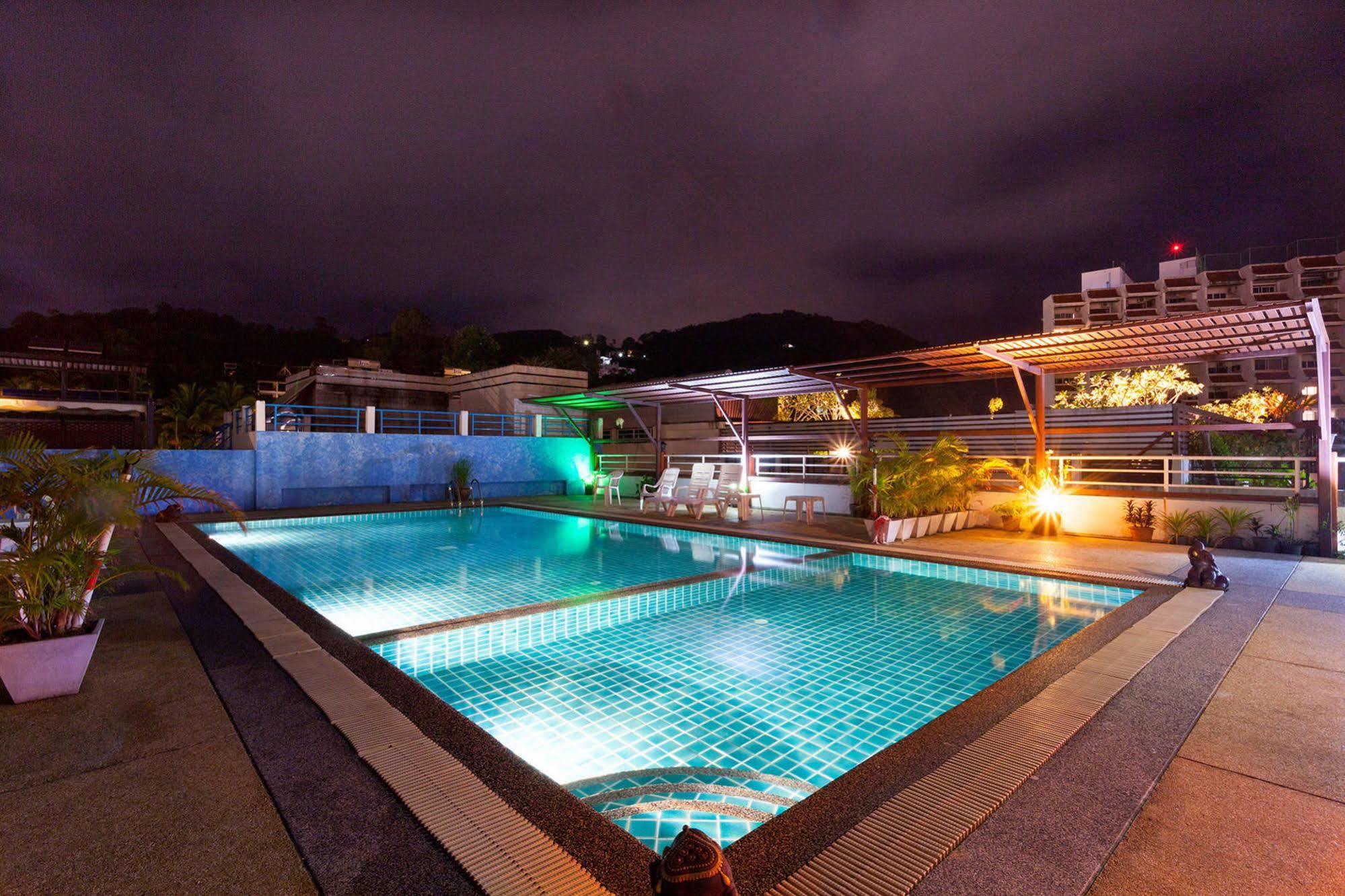 Larn Park Resortel Patong Esterno foto