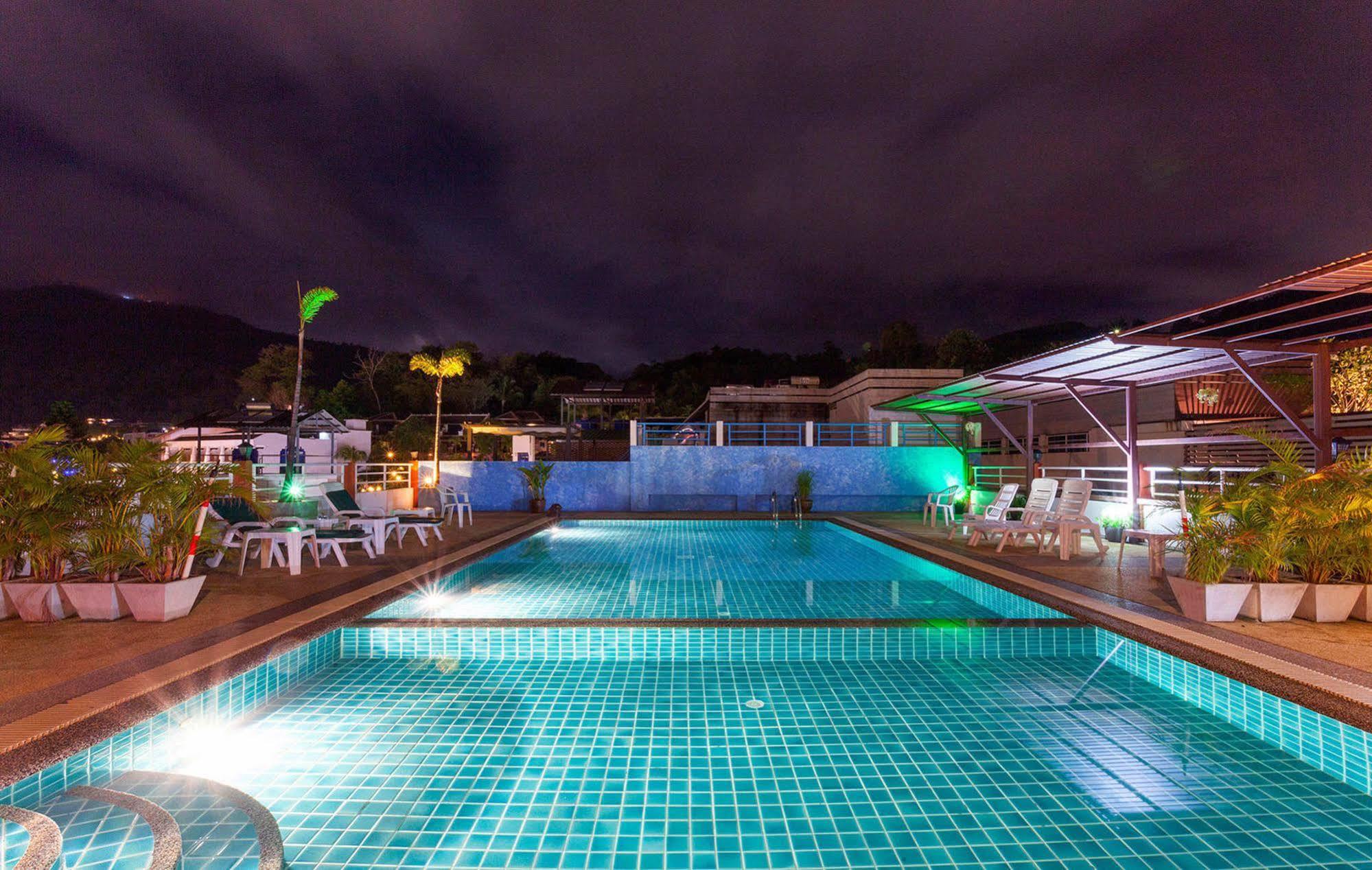Larn Park Resortel Patong Esterno foto