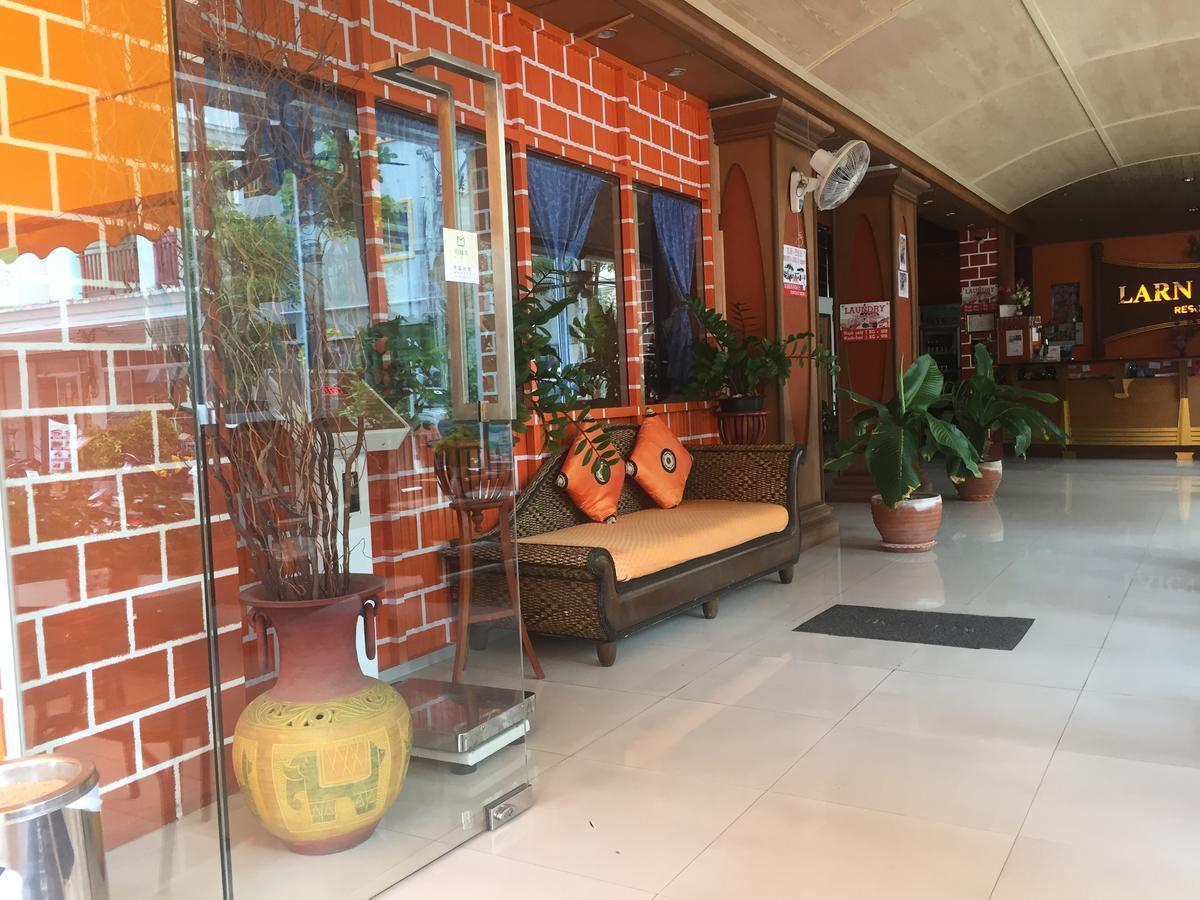 Larn Park Resortel Patong Esterno foto