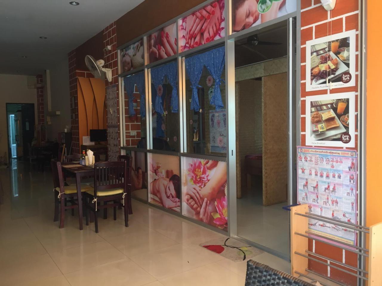 Larn Park Resortel Patong Esterno foto