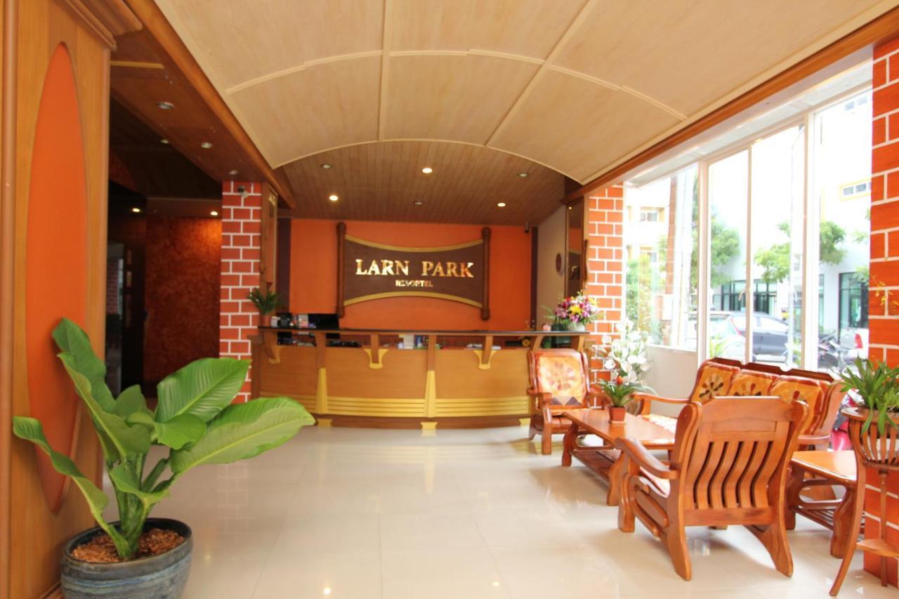 Larn Park Resortel Patong Esterno foto