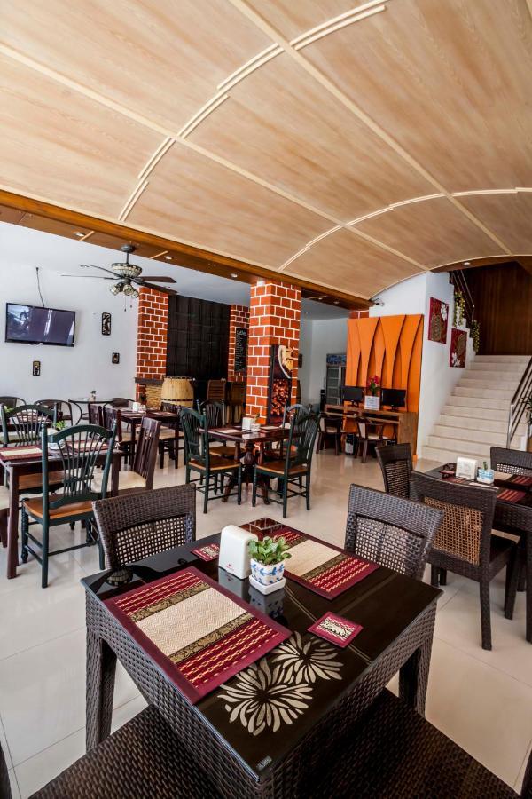 Larn Park Resortel Patong Esterno foto